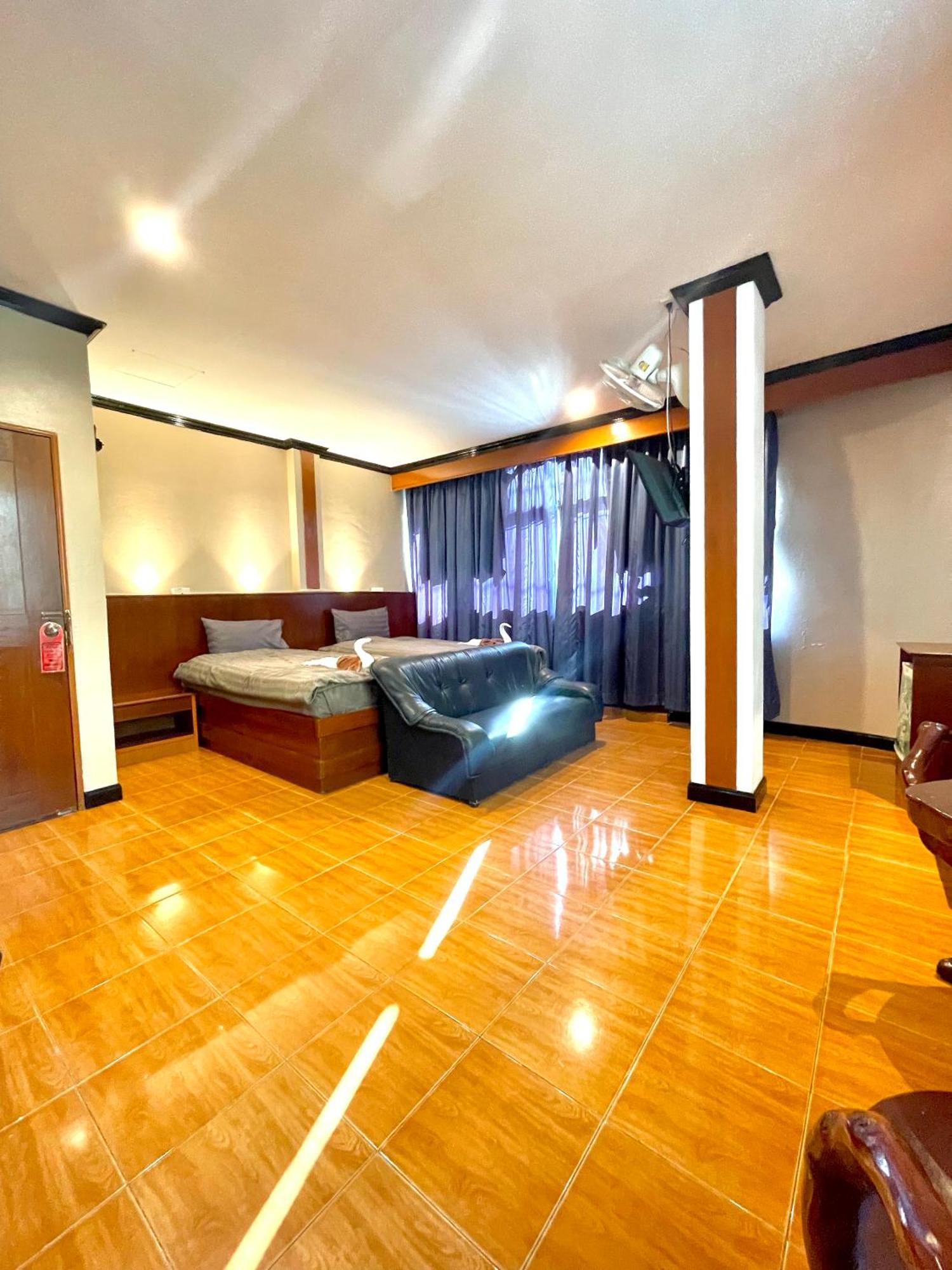 Centre Point Patong Hotel ภายนอก รูปภาพ